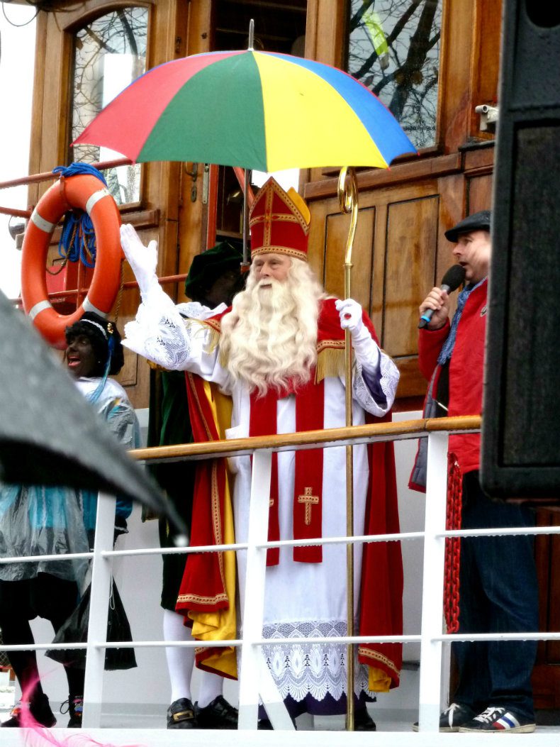 Sinterklaas hält seine Begrüßungsrede