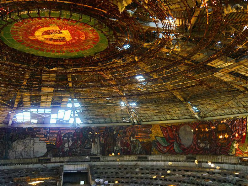 Buzludzha Monument – Bulgariens verlassenes UFO