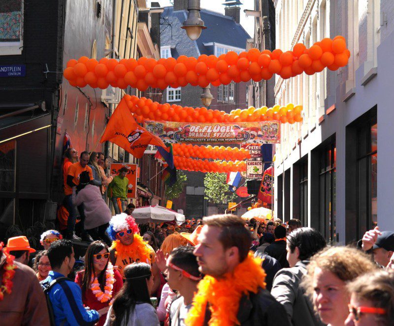 Koningsdag in Amsterdam erleben