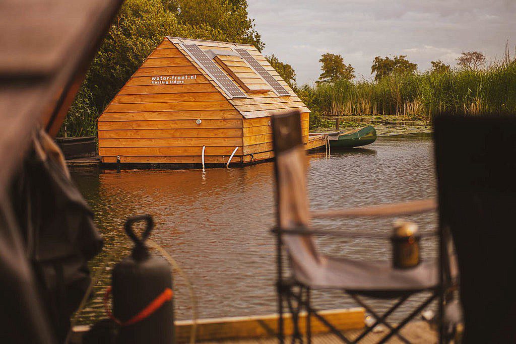 Floating Lodge Floß bei Fort Uitermeer