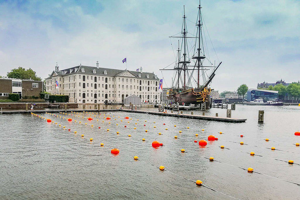 Amsterdam im Sommer - Schwimmen auf dem Marineterrein
