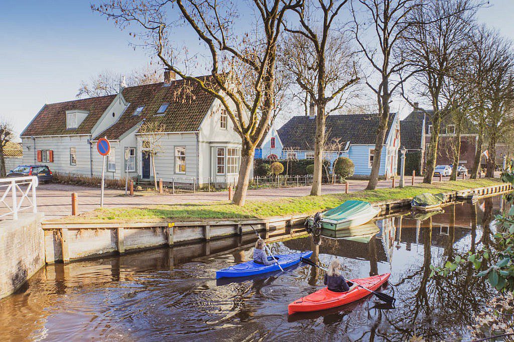 Mikroabenteuer Floßurlaub in der Wildnis bei Amsterdam