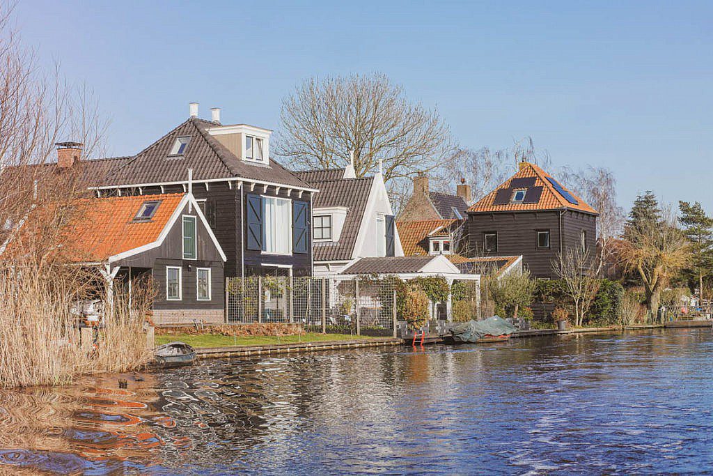 Mikroabenteuer Floßurlaub in der Wildnis bei Amsterdam