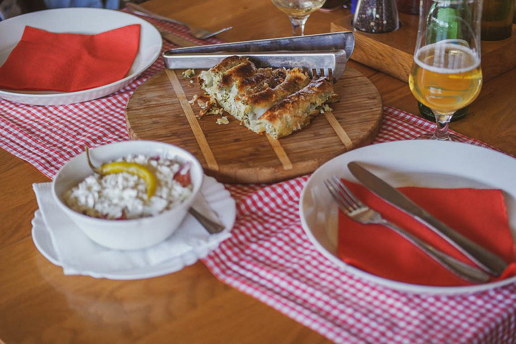Pita und Šopska Salat