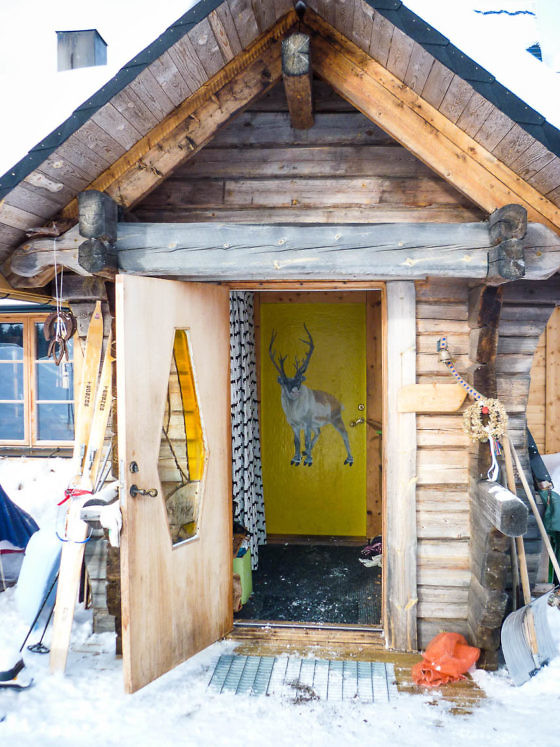 Im Wildnisdorf in Lappland Rentiere, Iglus & kein Strom (7)