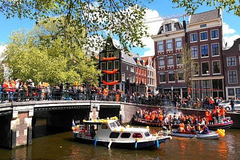 Koningsdag in Amsterdam erleben