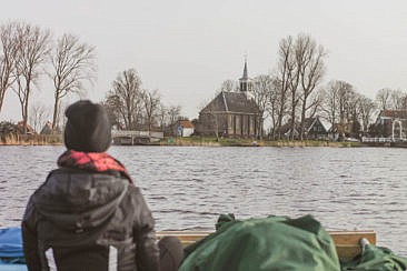 Mikroabenteuer Floßurlaub in der Wildnis bei Amsterdam